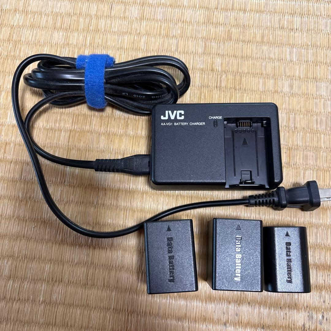 値下げ JVC Everio HD AVCHD ビデオカメラ GZ-HM670