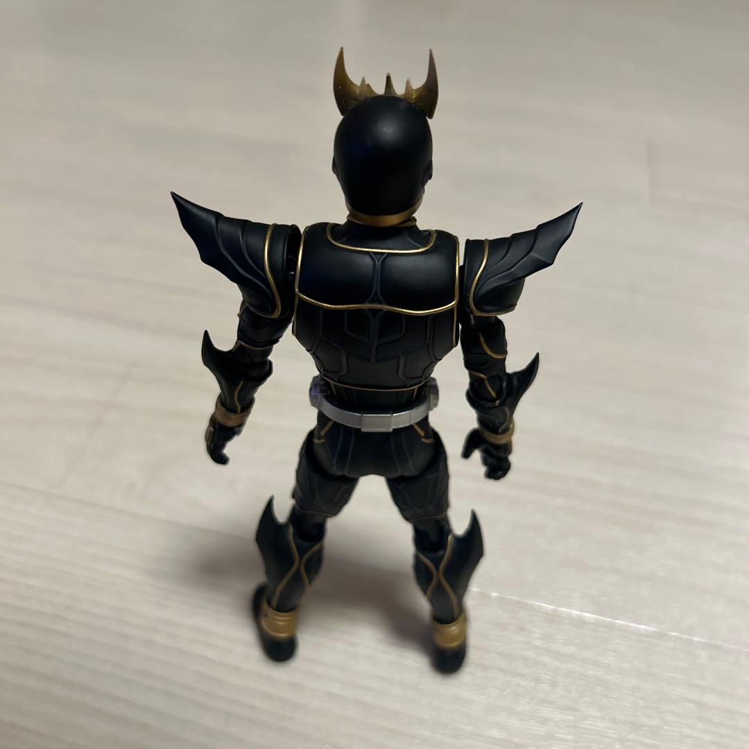 真骨彫仮面ライダー クウガ　アルティメットフォーム