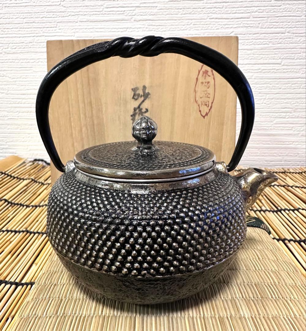 未使用品　南部岩鋳三代目清末造　０.３型アラレ 砂鉄急須　和銑　南部鉄瓶