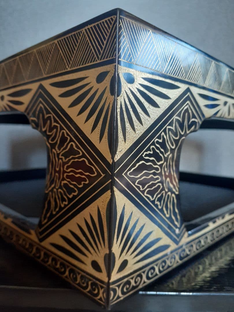 【時代物】桐御紋桐箱入り　金蒔絵　花文様　四方高付膳　口縁市松文様盆　2点揃い