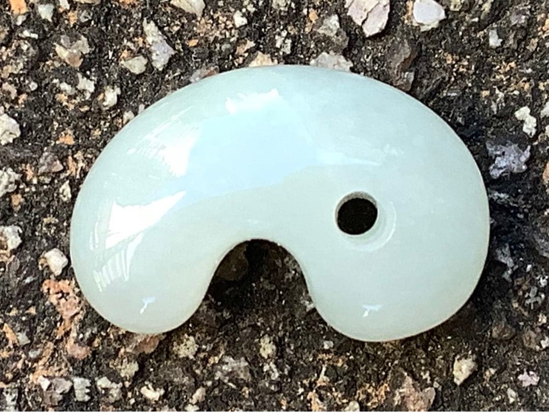 ✳ 天から授かった幸福の勾玉　糸魚川翡翠ジェダイト　氷アイスジェイド　鑑別書付を