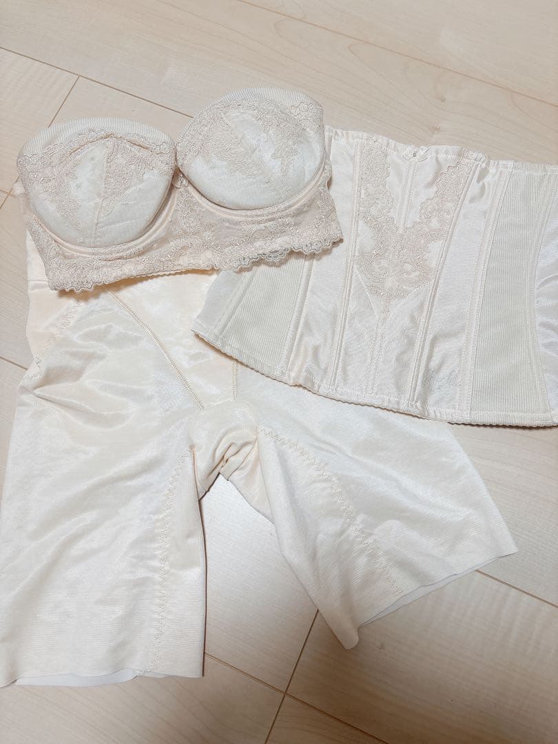 Four Sis & Co. ブライダルインナーE70