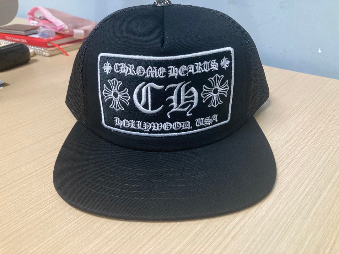 極美品 CHROME HEARTS ロゴ刺繍 トラッカーキャップ 黒
