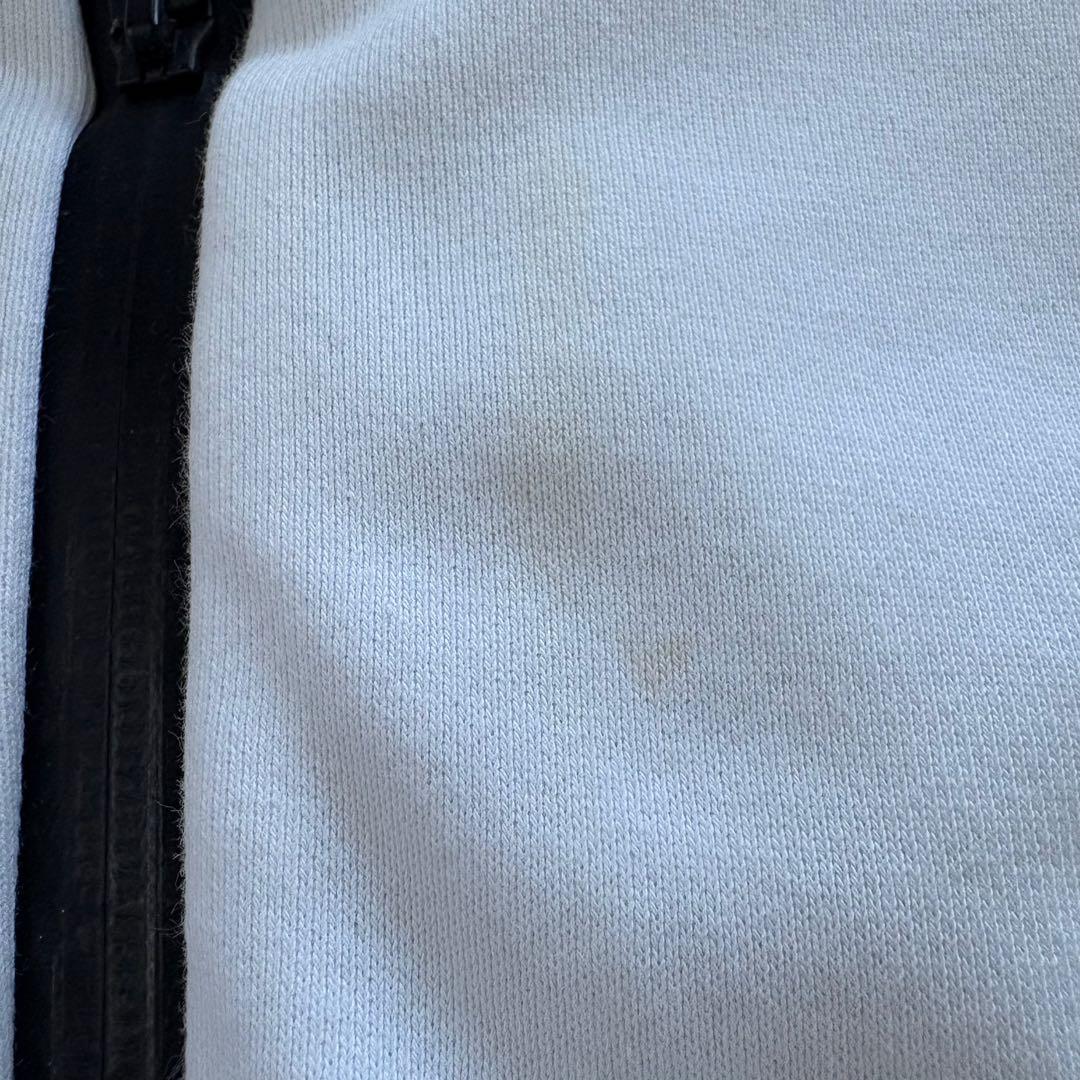 人気！　モンクレール ハーフジップパーカー　　フーデイー　マグリア　M 白