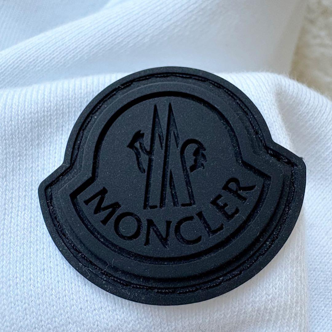 人気！　モンクレール ハーフジップパーカー　　フーデイー　マグリア　M 白