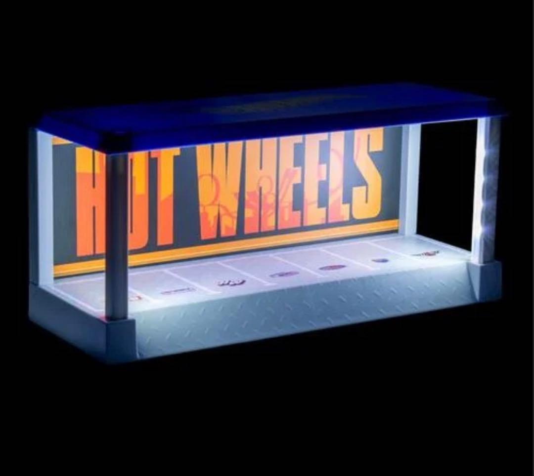 ホットウィール ガレージ ディスプレイケース ライト2個セット　おまけ付き