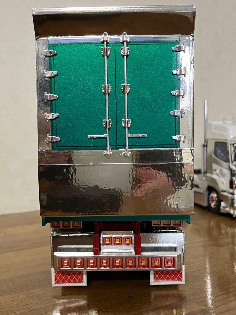 プロフィアデカ箱ダンプ1／32完成品