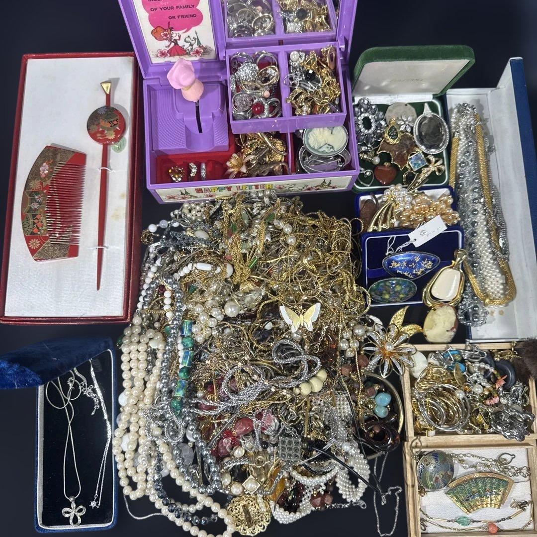 2955★レトロ　アクセサリーまとめ★3kg以上★ネックレス　ピアス　イヤリング