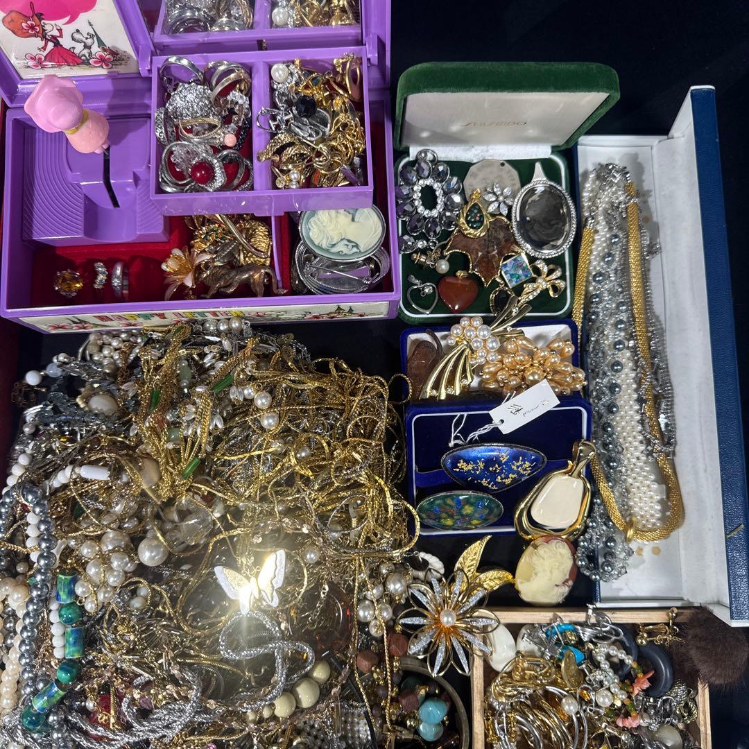 2955★レトロ　アクセサリーまとめ★3kg以上★ネックレス　ピアス　イヤリング