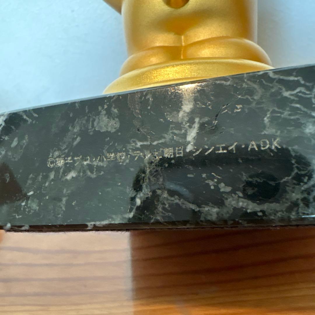 ゴールドドラえもんフィギュア 王冠付き