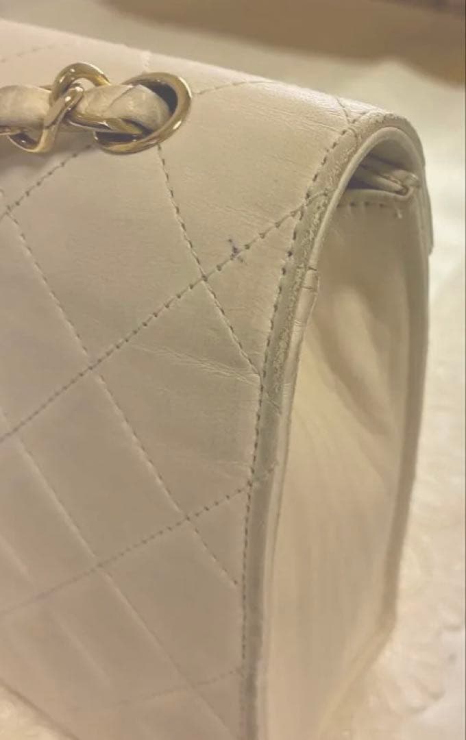 CHANEL（シャネル）のヴィンテージショルダーバッグ、ホワイトラムスキン