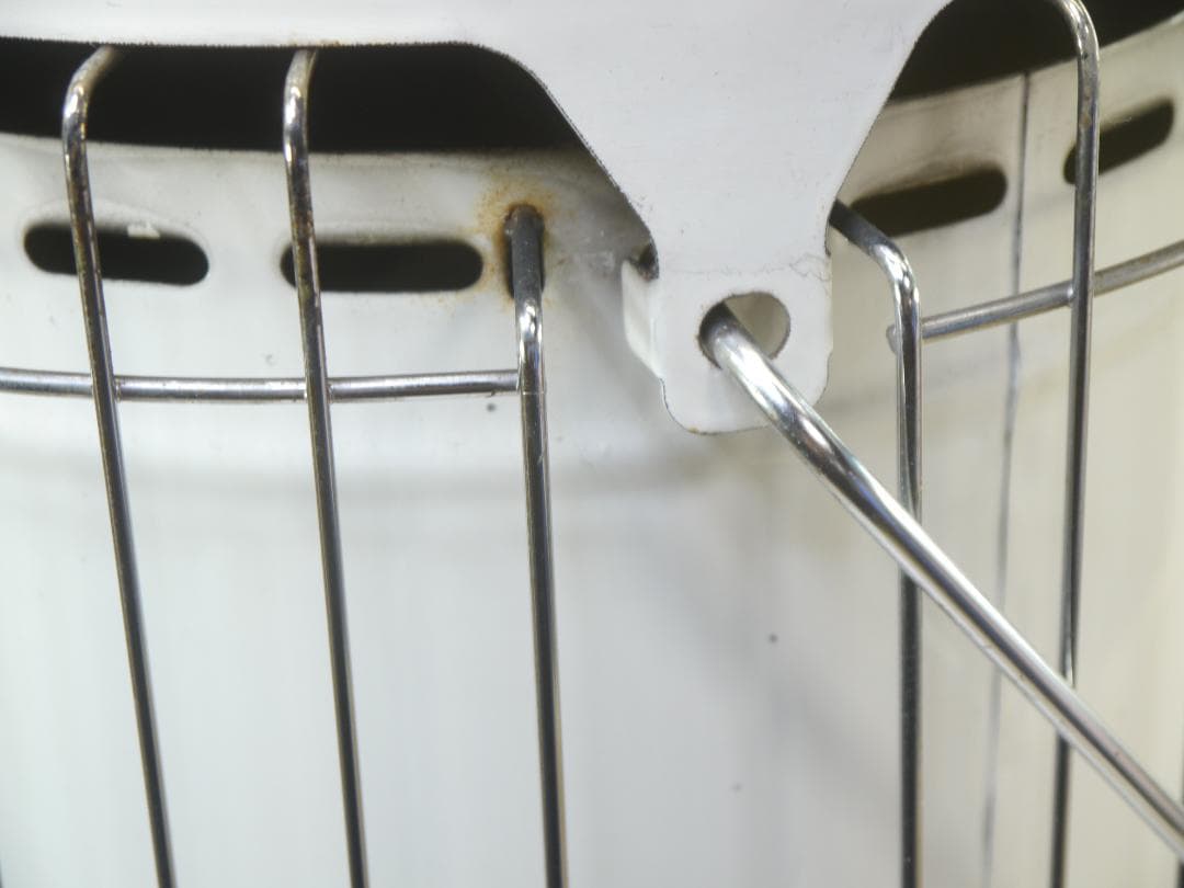 送料込み◆2013⑥◆コロナ　灯油ストーブ 円筒形 ホワイト