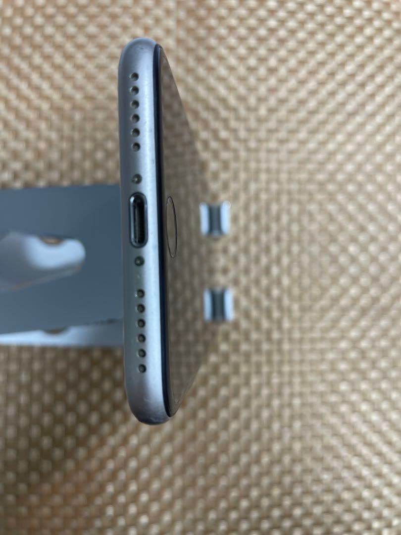 iPhone SE 第3世代 128 GB スターライトSIMフリー【7304】