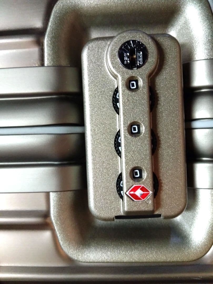 希少【RIMOWA×Lufthansa】 　 Titanium Gold