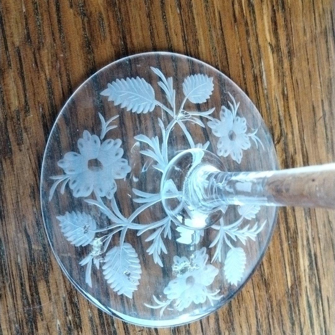 美品、まとめ買い歓迎、サンドブラストのフラワーモチーフのグラス。値下げ