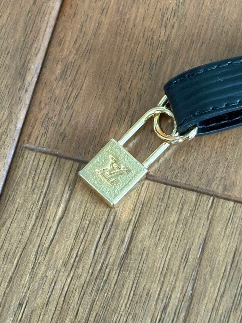【未使用】LOUIS VUITTON ブラックレザー ストラップ