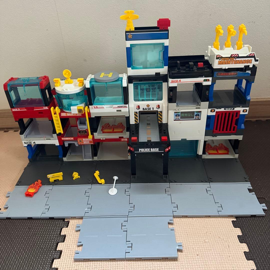 トミカレスキューベース、ポリスベース ミニカーセット