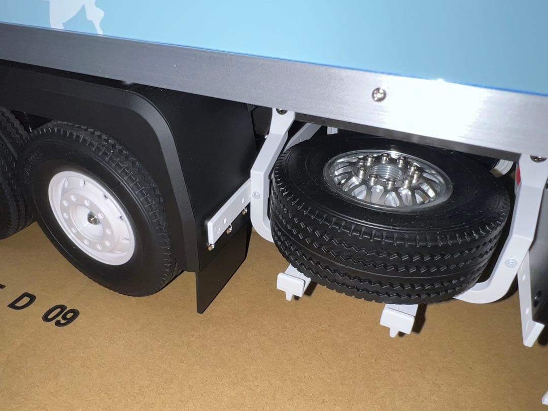 タミヤ 1/14RC 3軸リーファー・セミトレーラー 新品組み立て塗装済 値下中