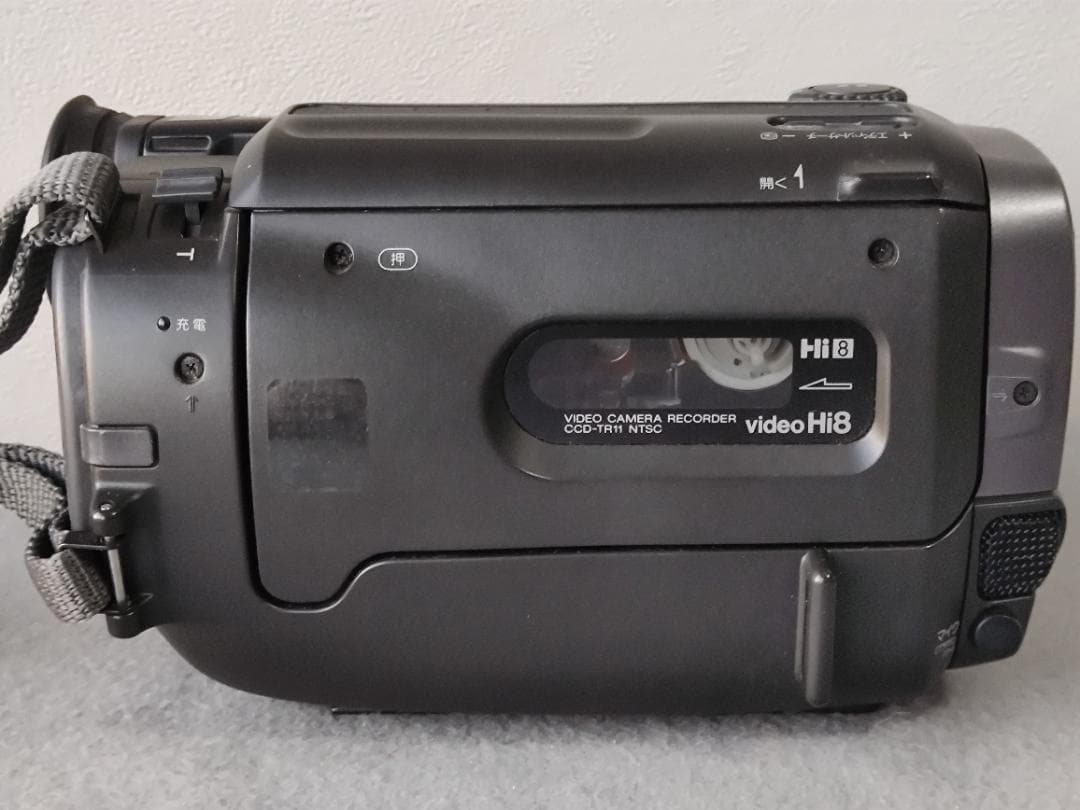 SONY ソニー　CCD-TR11　8mmビデオカメラ　ハンディカム