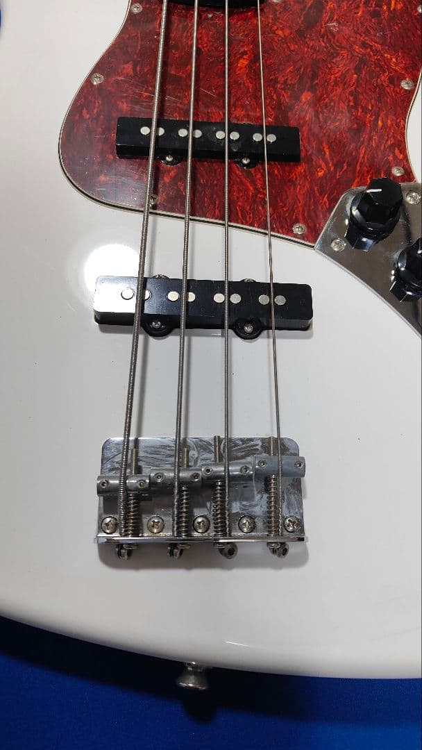 FERNANDES ジャズベース ホワイト