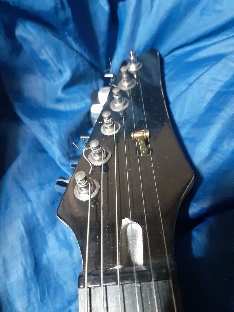 ジャンク世界に1本ＡＩＹストラトタイプギターSSH白24F調整済