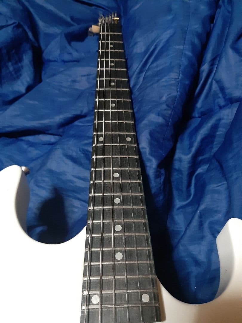 ジャンク世界に1本ＡＩＹストラトタイプギターSSH白24F調整済
