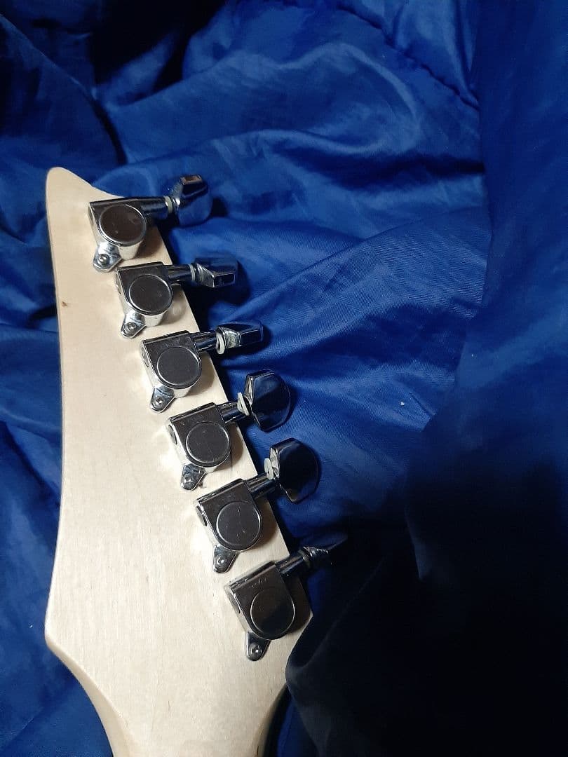 ジャンク世界に1本ＡＩＹストラトタイプギターSSH白24F調整済