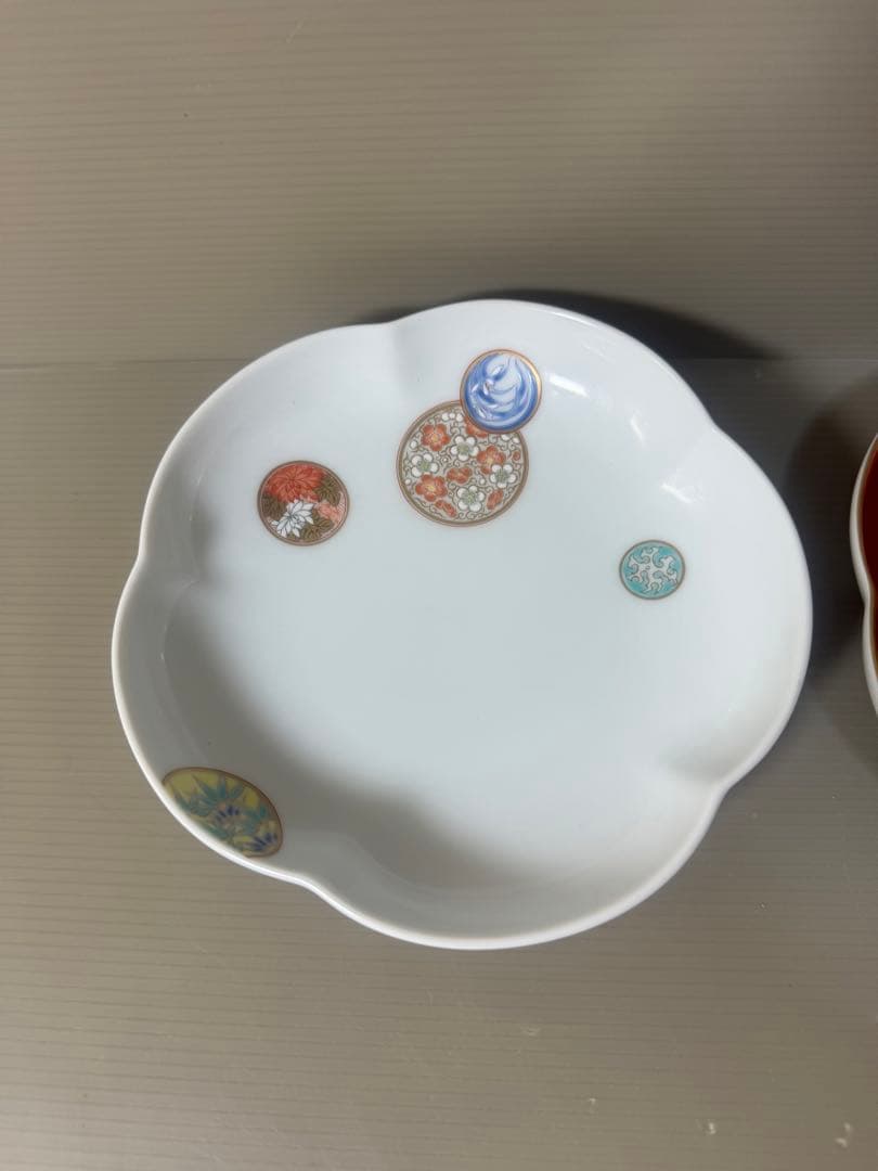 2463 深川製磁　寿赤絵　梅型　皿　2客