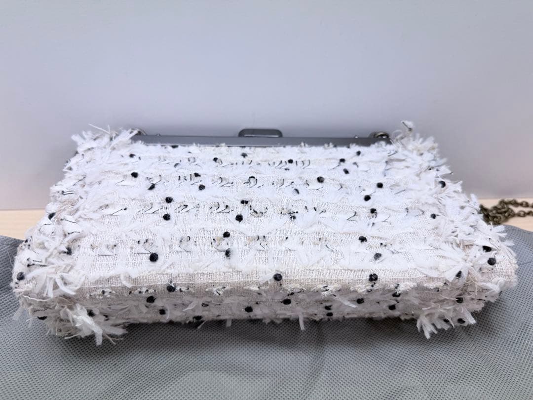 京都カドゥ　ホワイトタッセルショルダーバッグ