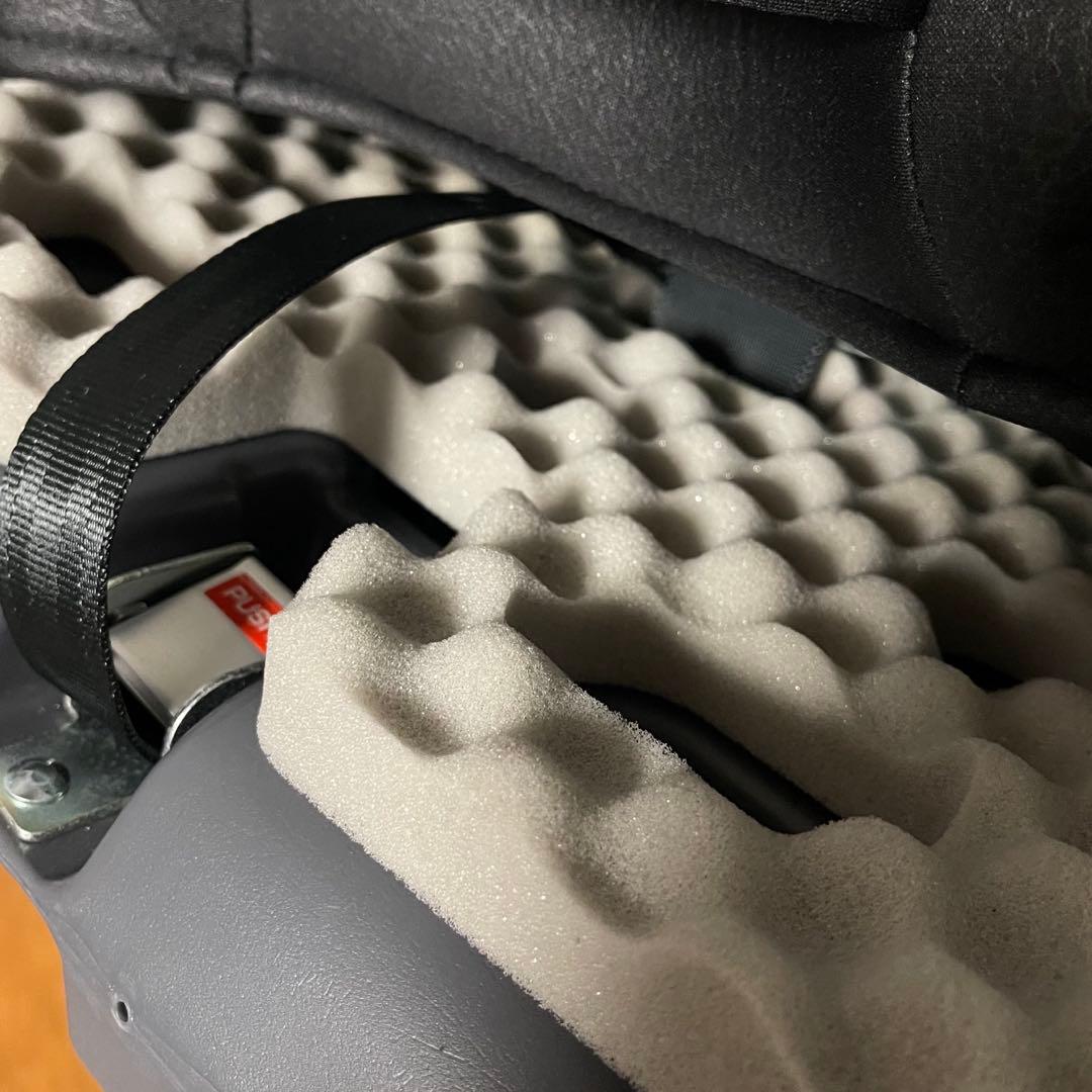 新品未使用　チャイルド　ジュニアシート　ジョイトリップ　エッグショック　コンビ