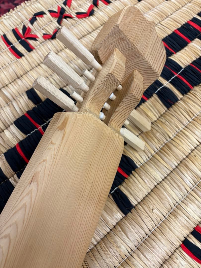 アイヌ　トンコリ　初心者向け　専用ケース付き　替え弦入り　彫刻入り　アイヌ紋様