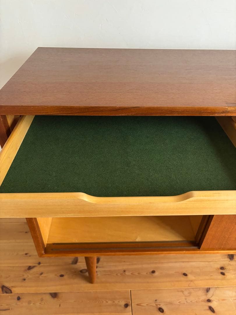 Hundevad＆Co / カルロ・イェンセン サイドボード