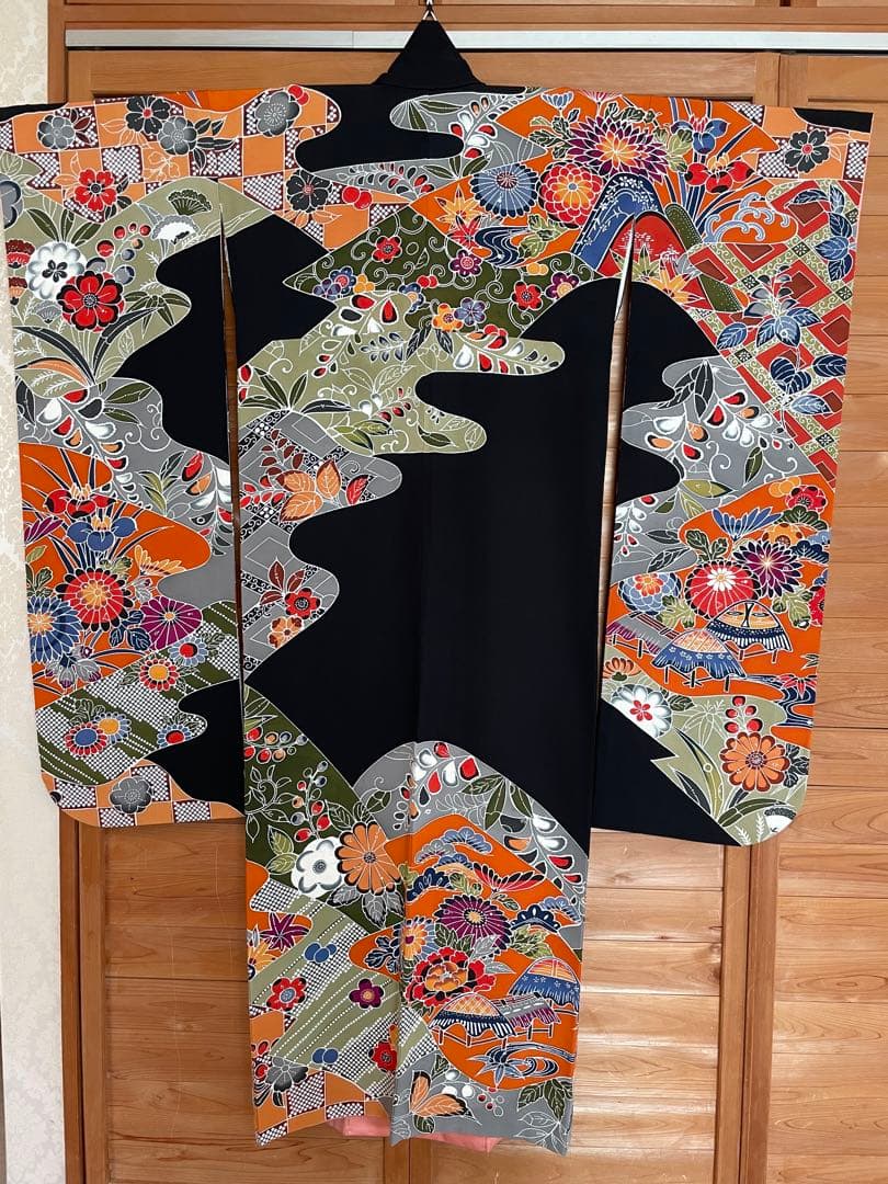 黒地　正絹紅型　振袖