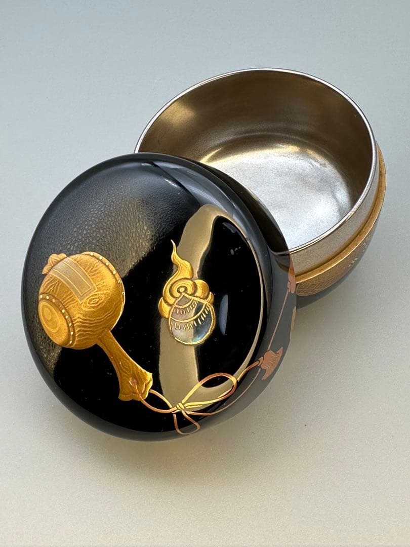 茶道具　棗　前端春斎　宝尽し蒔絵