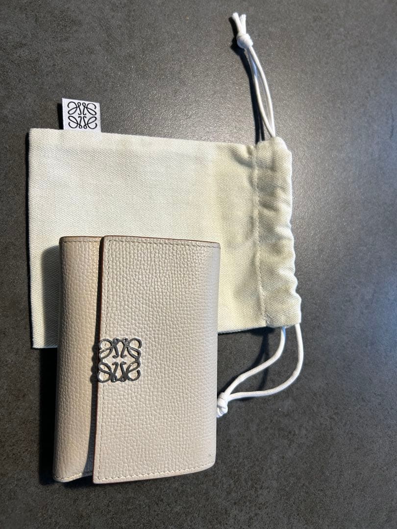 く*ろ様 LOEWE 三つ折り財布