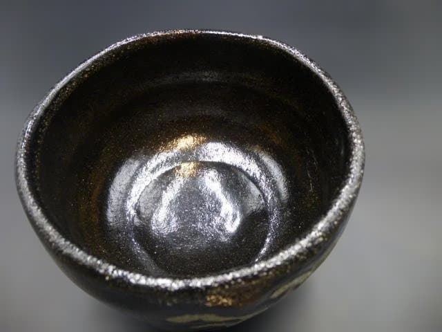 楽吉左衛門　十四代　覚入　黒茶碗／共箱／裏千家十五代　鵬雲斎極め箱／波車絵