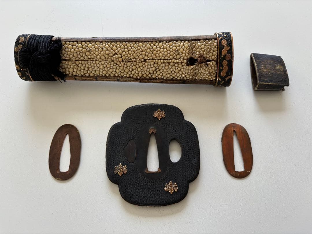 【泉】脇差用　刀装具(柄、鍔、切羽、巾木)