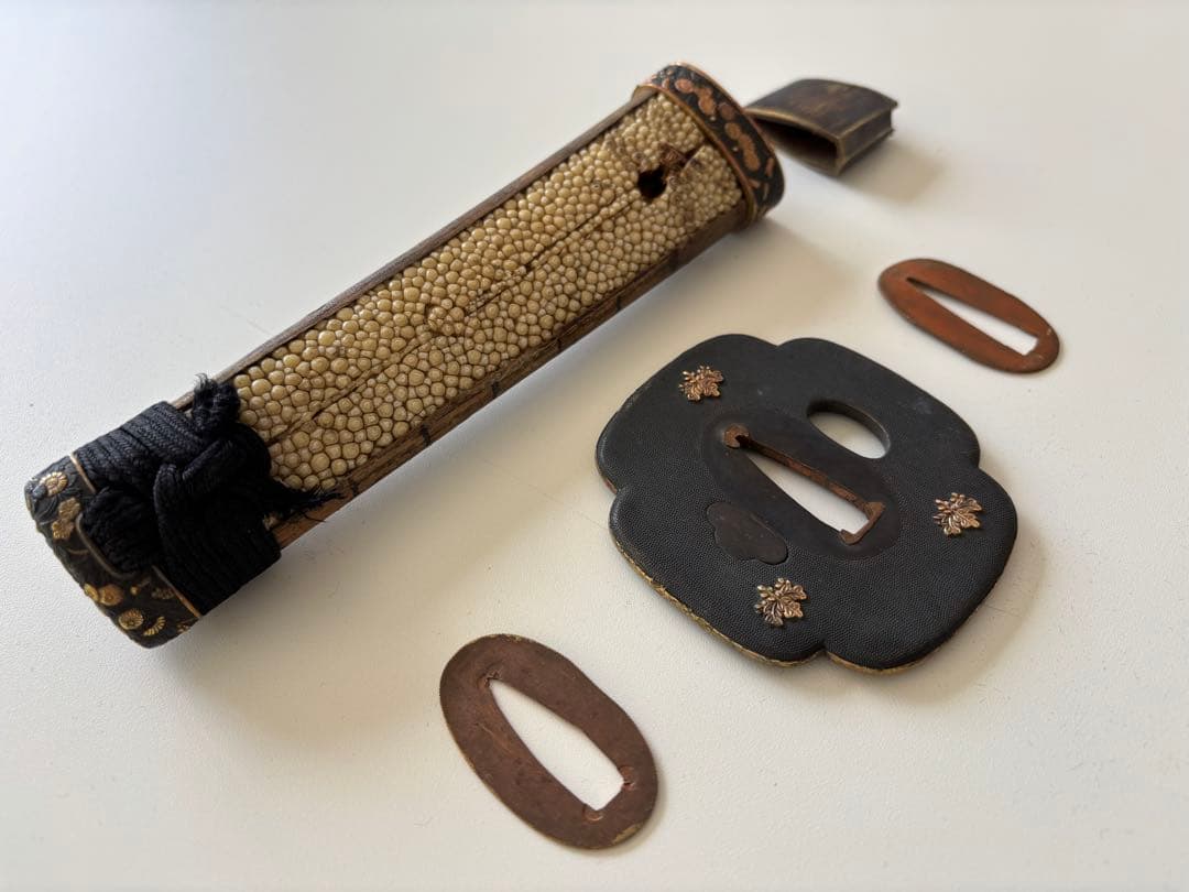 【泉】脇差用　刀装具(柄、鍔、切羽、巾木)