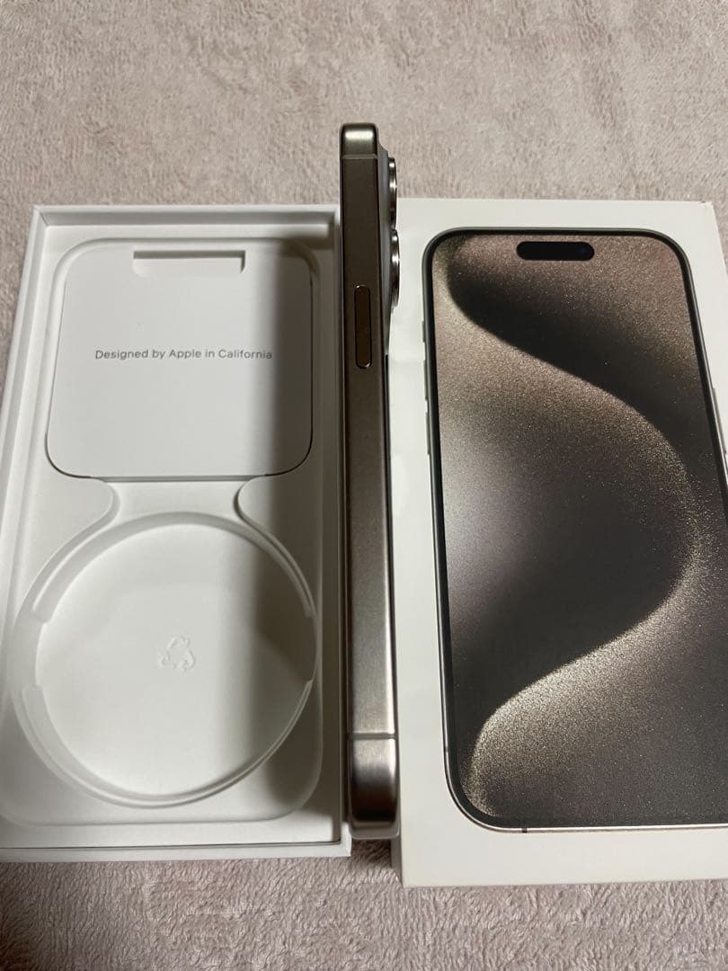 iPhone15 Pro ナチュラルチタニウム　256GB 本体
