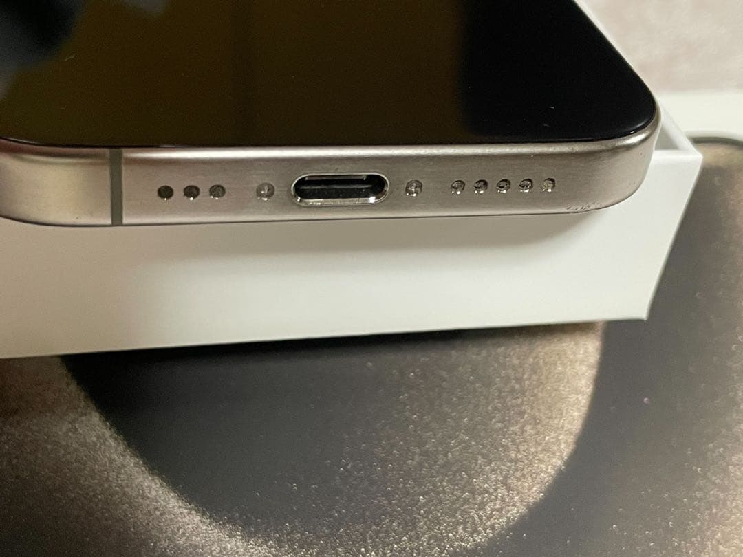 iPhone15 Pro ナチュラルチタニウム　256GB 本体