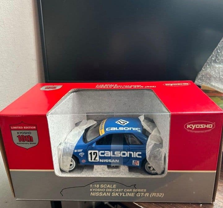 京商 1/18 カルソニック スカイラインR32 GT-R