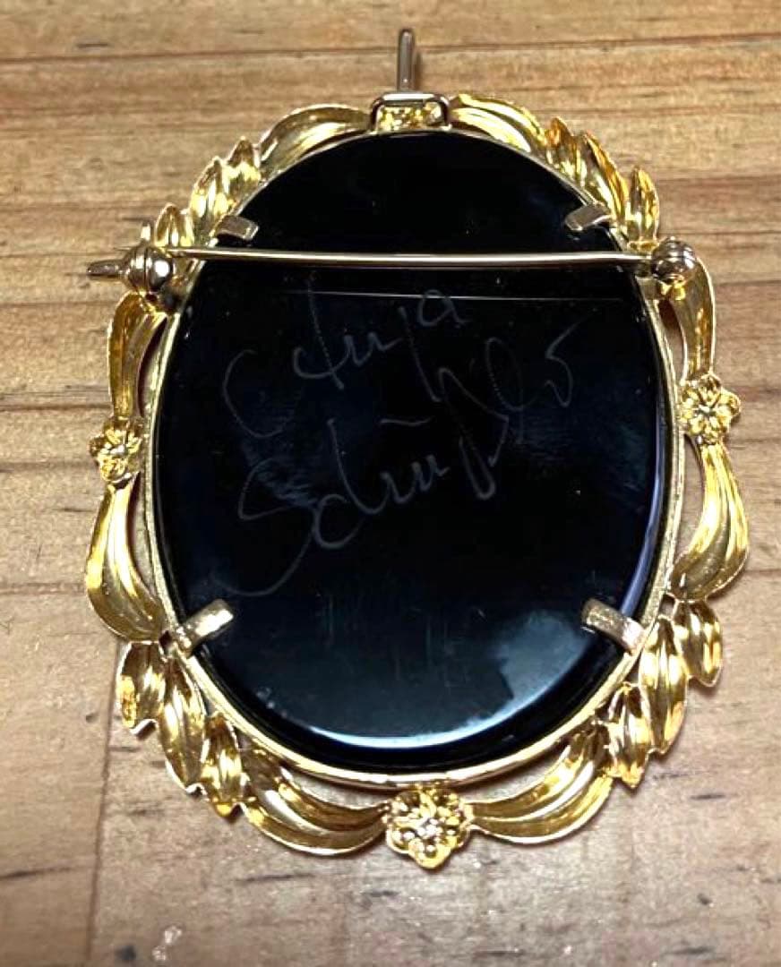 K18 本メノウ、ストーンカメオブローチ