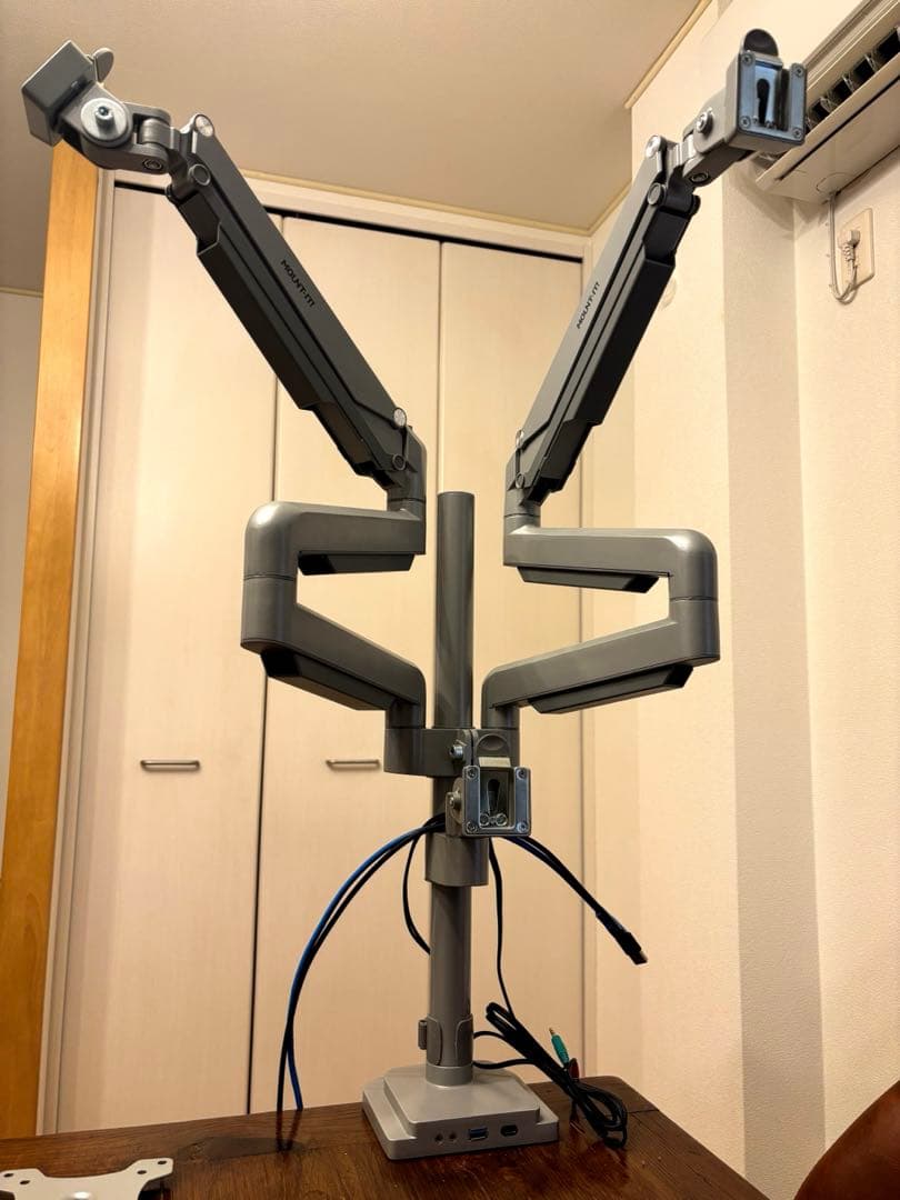 トリプルモニターアーム（ガススプリング・ヘビーデューティ・美品）