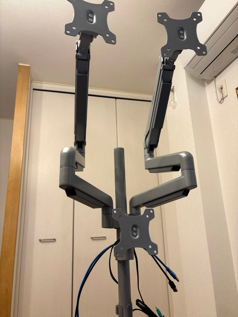 トリプルモニターアーム（ガススプリング・ヘビーデューティ・美品）