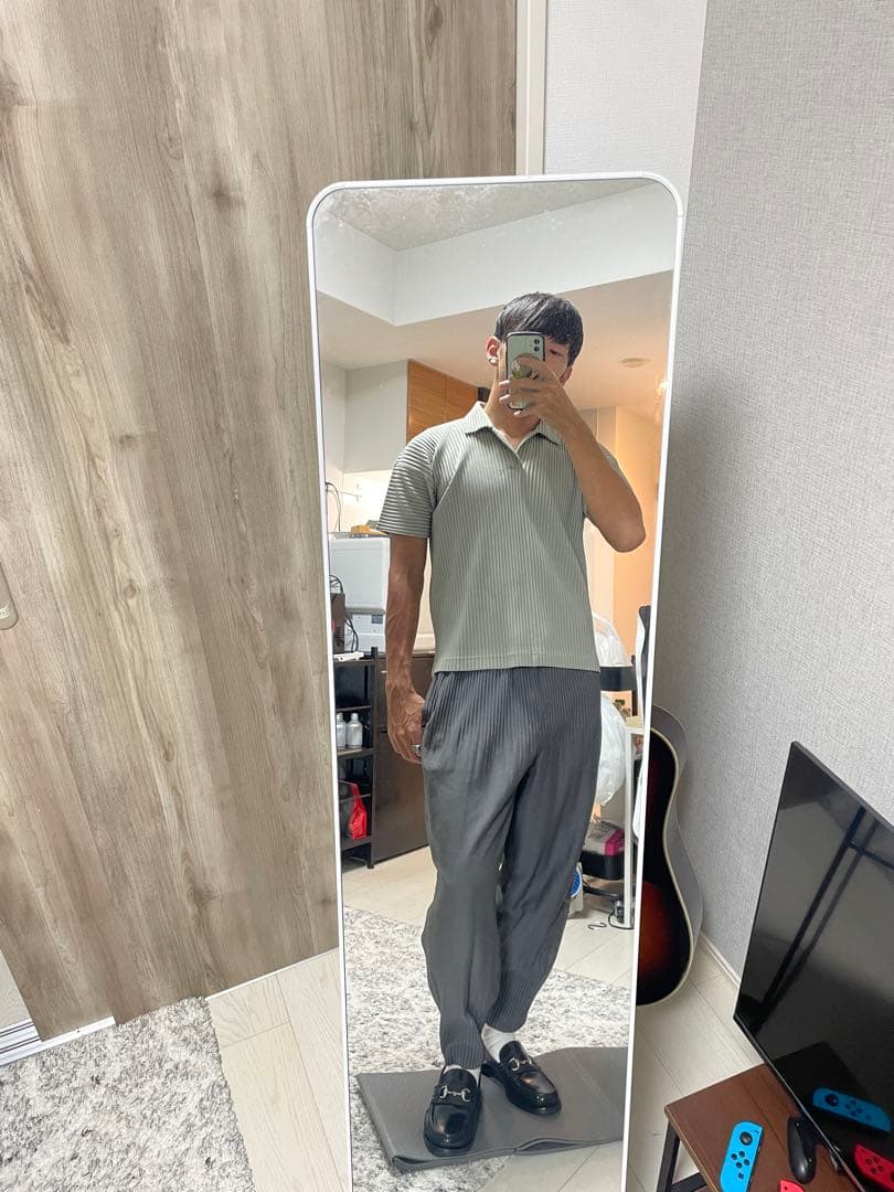 オムプリッセイッセイミヤケ　消しプリーツパンツ　グレー