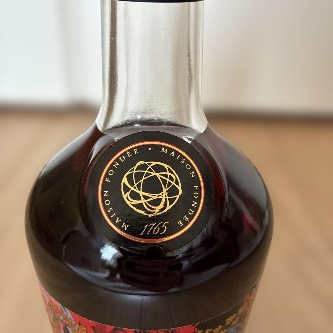 ヘネシー V.S リミテッド エディション by Futura 容量：700ml