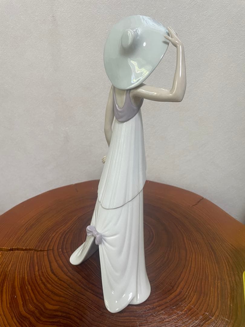 値下げ　リヤドロ　陶器　貴婦人