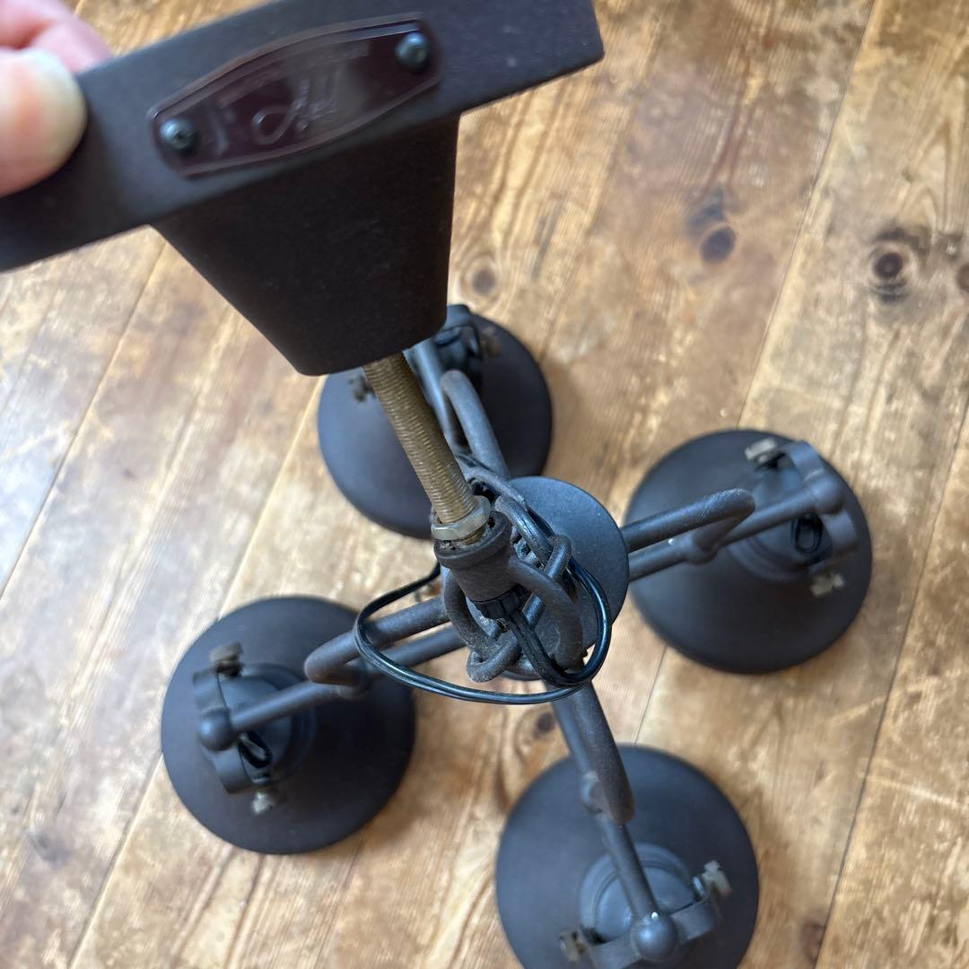 ブラックメタル4灯シャンデリア