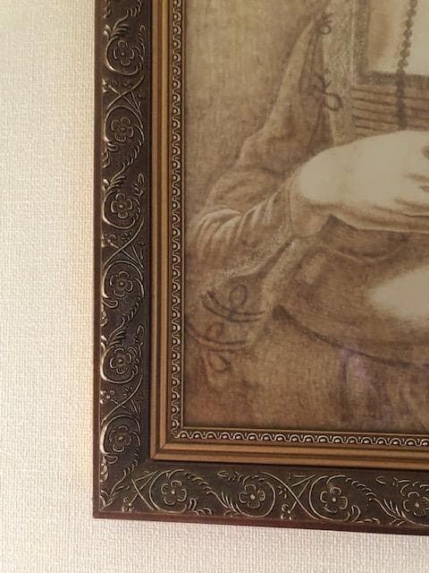 貂を抱く女（噴画；中国南京の伝統技法、特殊材の焦げ目で表現、永久に変色しない）