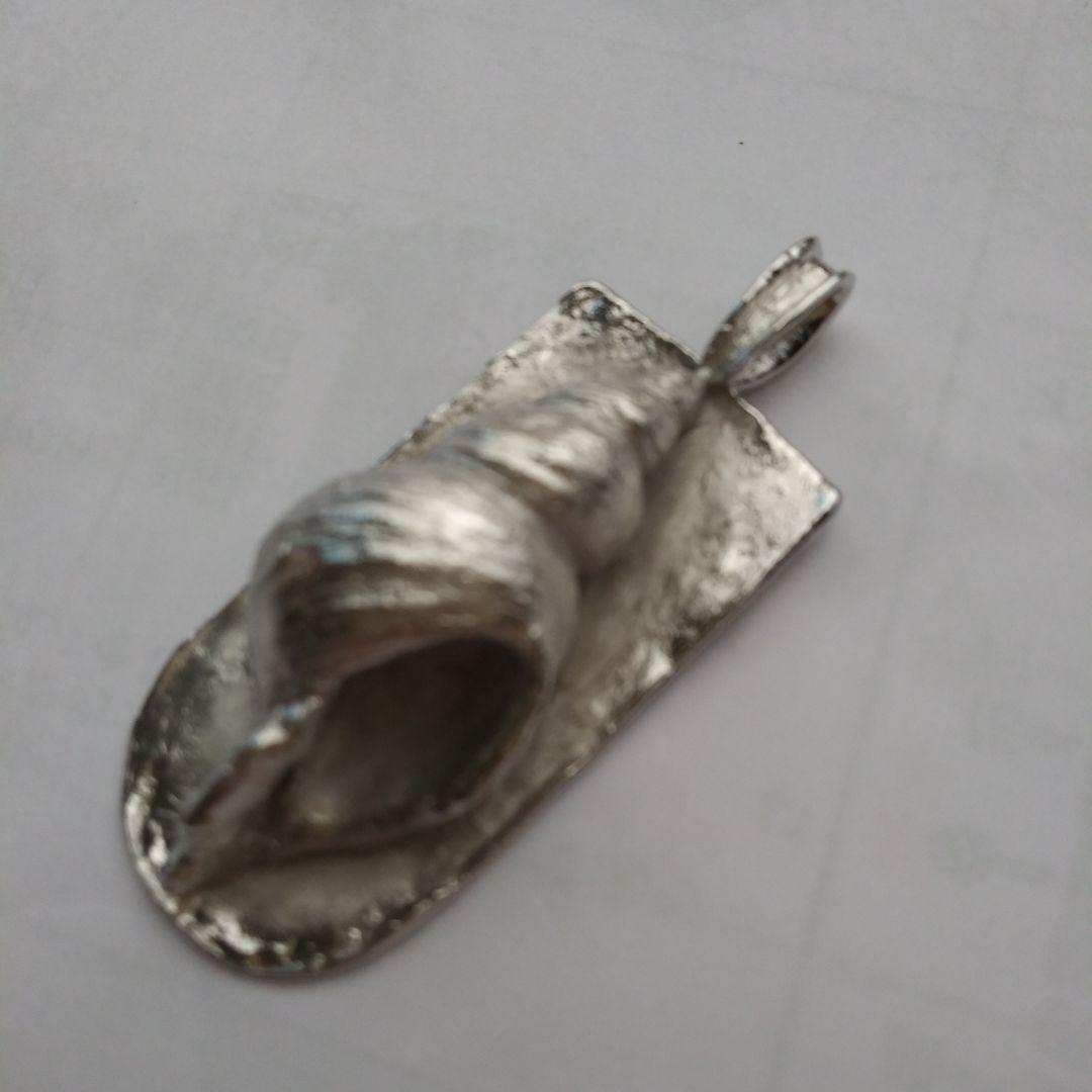 岩倉康二　作　プレート巻貝モチーフペンダントトップ